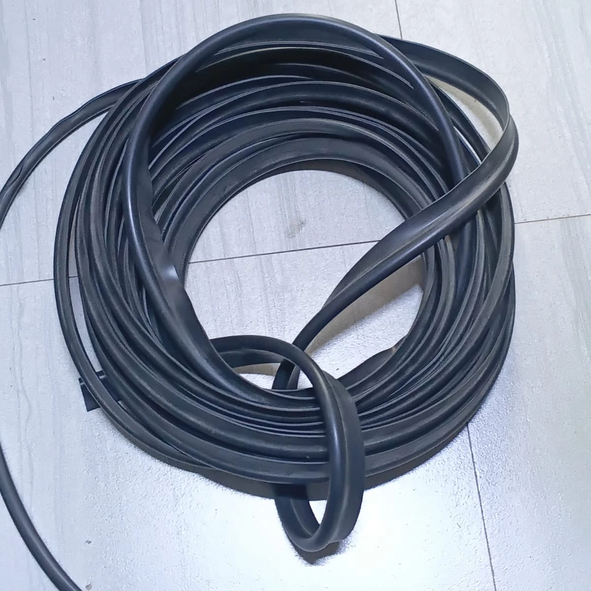 Extruded Rubber Airframe Edge Weatherstrip Seal  CVR12-2