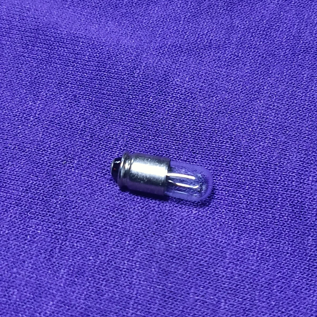 T-1 3/4 Midget Groove Sub-Miniature Indicator Bulb (28V) 388