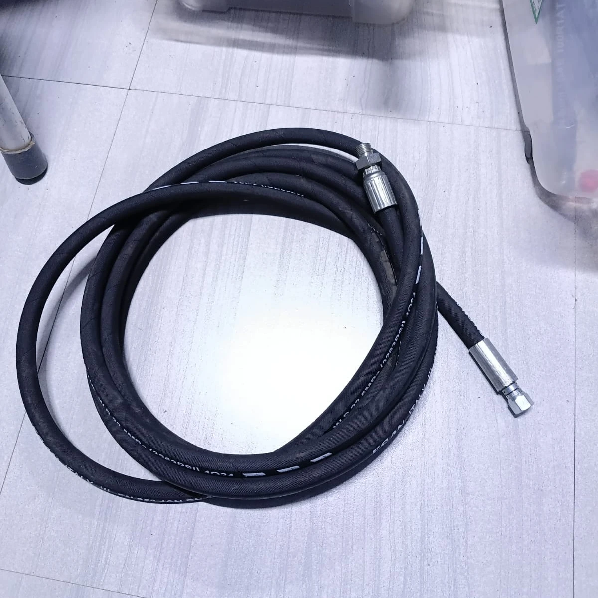 Hydraulic Hose Assembly, SAE 100 R1AT (1/4") CA-1R1AT-04-FEM