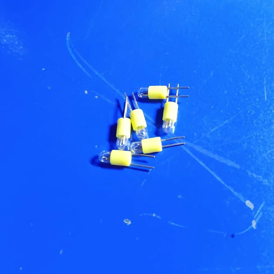 Incandescent Sub-Miniature Aircraft Bi-Pin Lamp (10-Pack) OL 718BPE