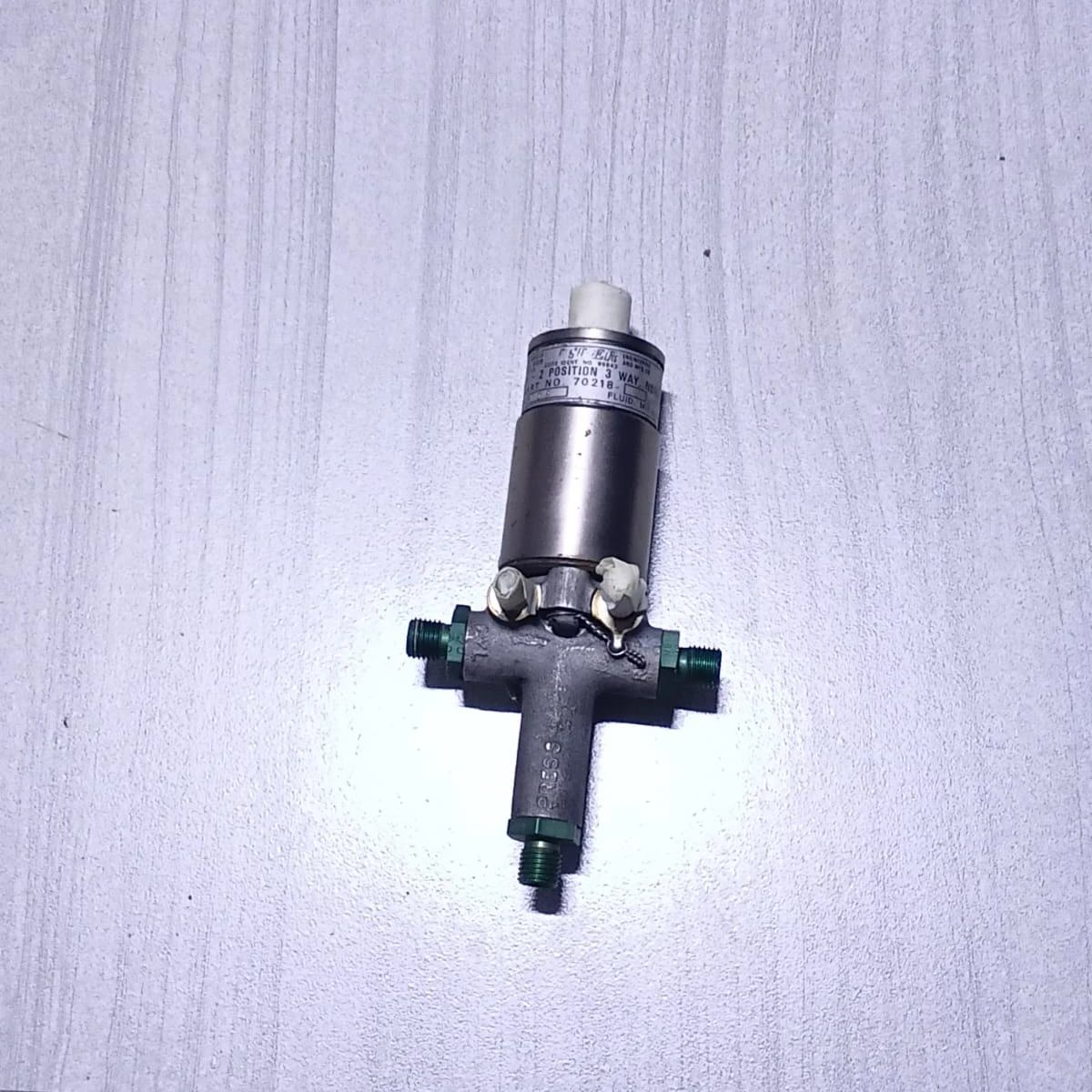 Eaton 2-Position 3-Way Normally Open Solenoid Valve 70218