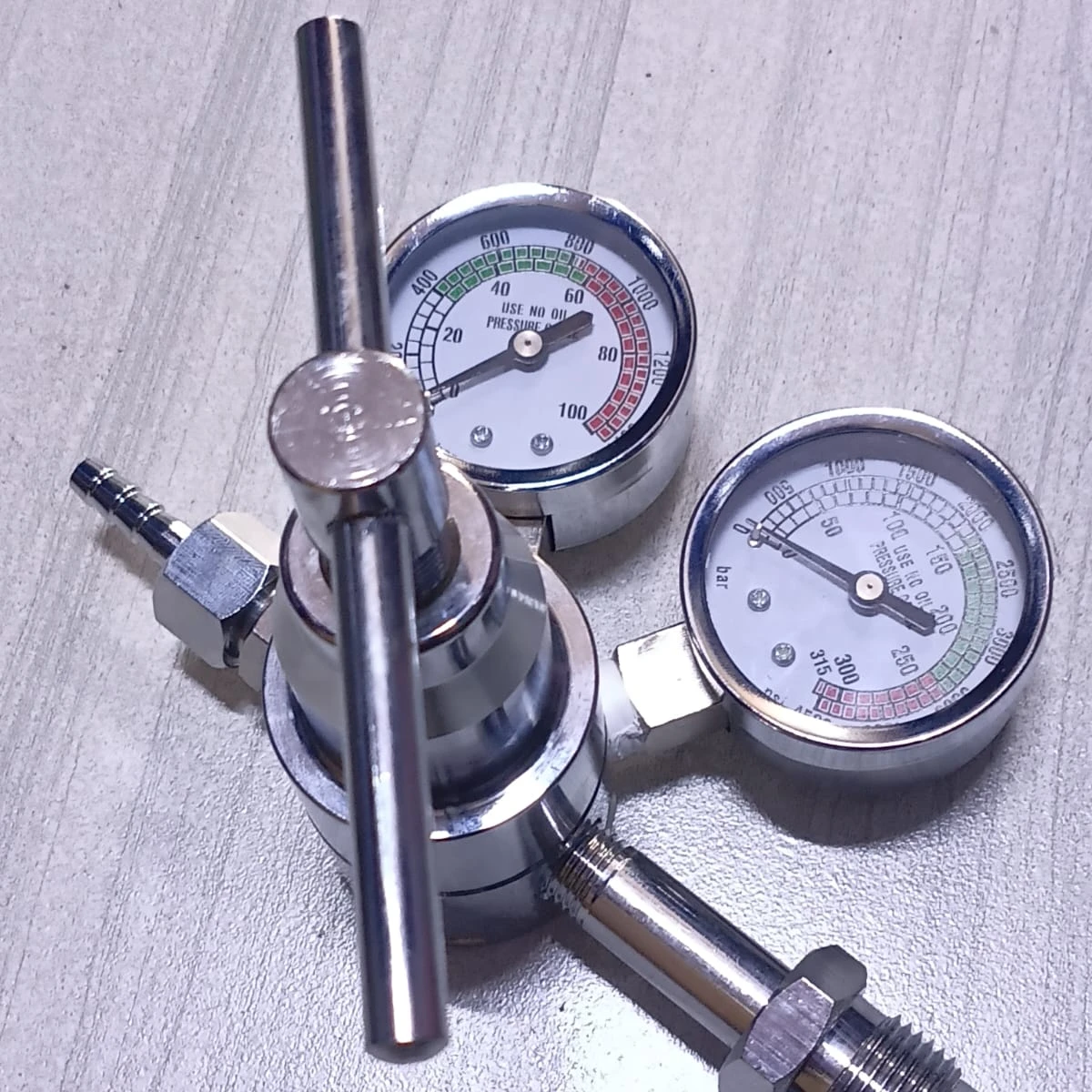 High-Pressure Gas Regulator / T-Handle Regulator 18702 view 2