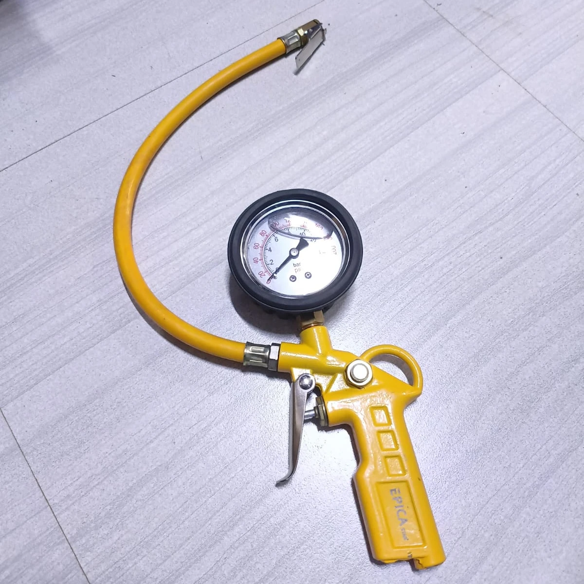 Air Inflator Gun with Liquid-Filled Pressure Gauge 5481
