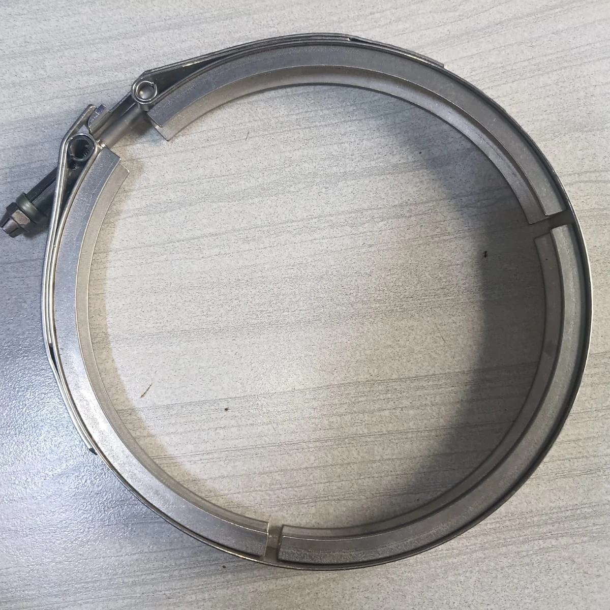  Heavy-duty V-band clamp