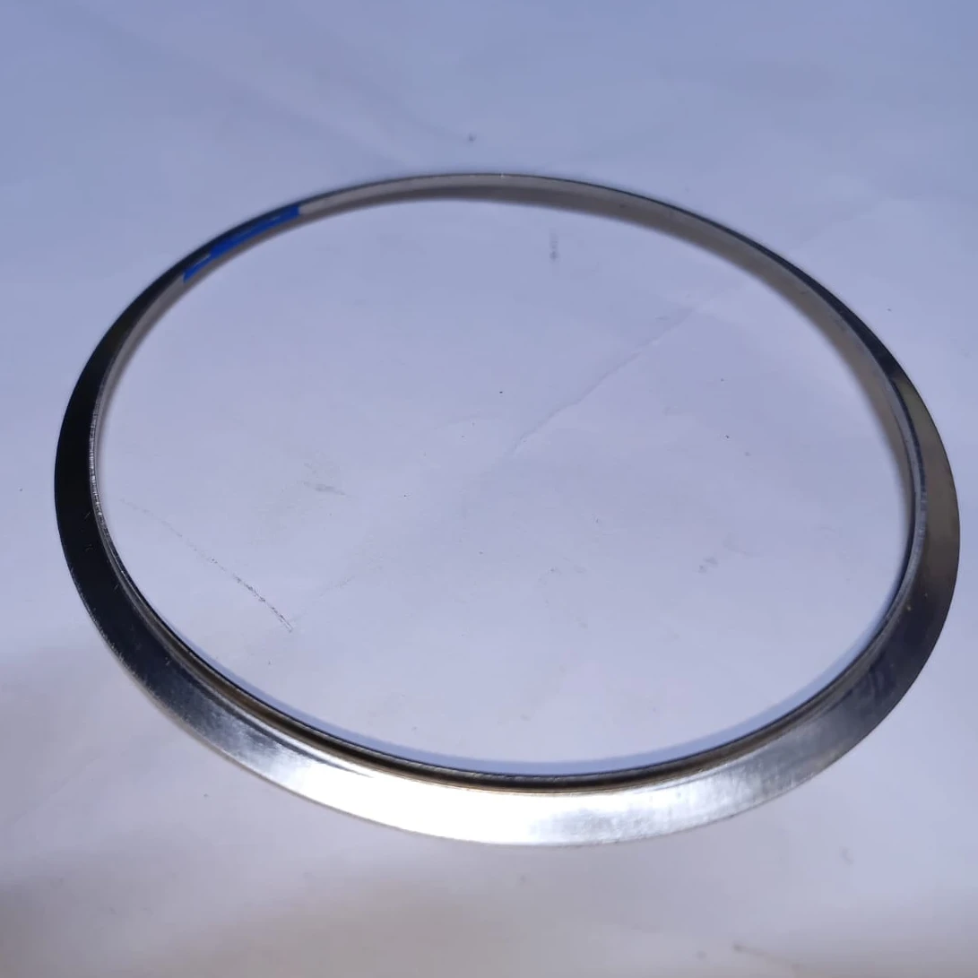 Interlocking spiral retaining ring 