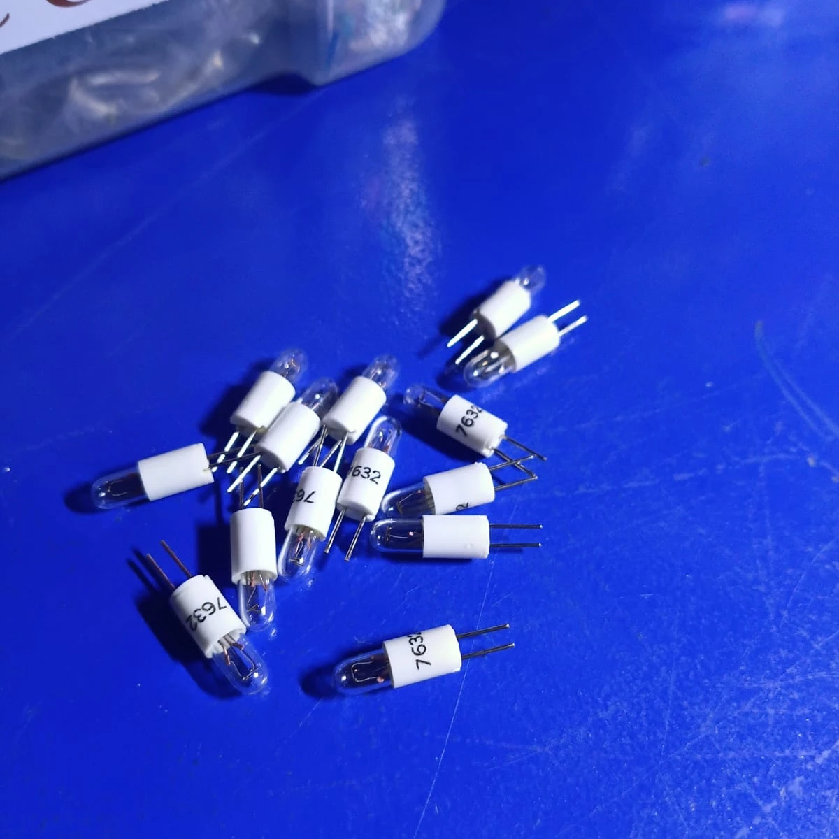 Incandescent Sub-Miniature Bi-Pin Indicator Lamp (10-Pack) 7632