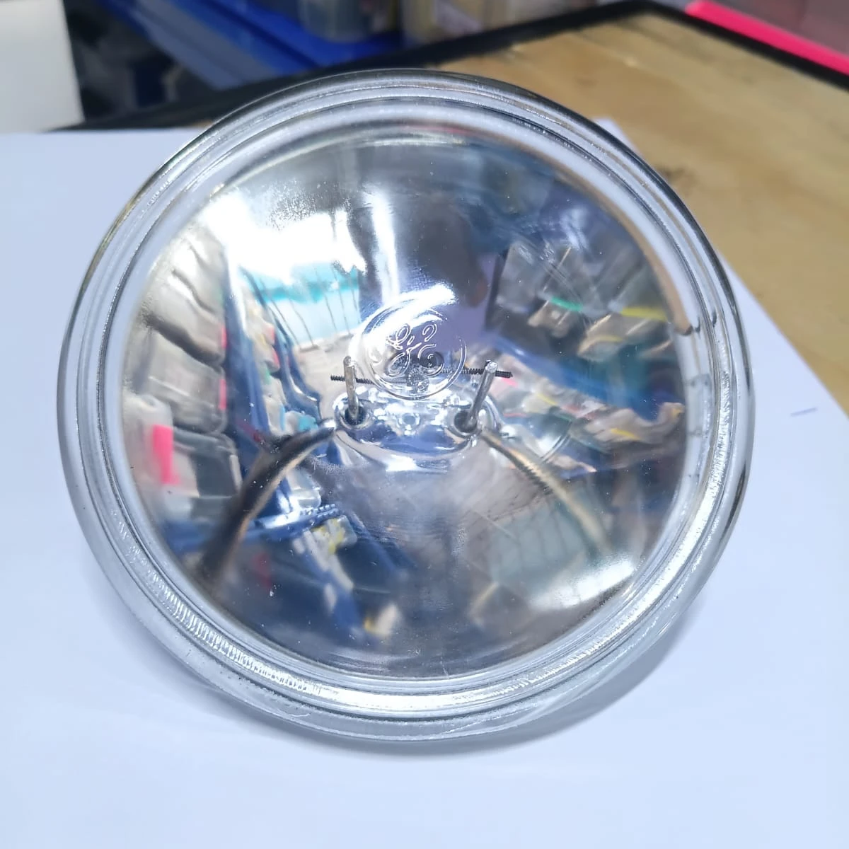 GE 4596 Aircraft Landing Light Sealed Beam Lamp (250W 28V) 4596