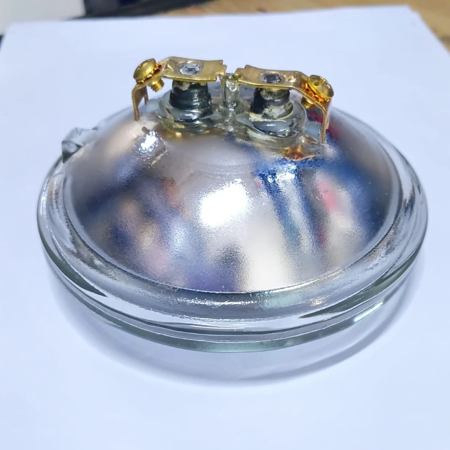 GE 4596 Aircraft Landing Light Sealed Beam Lamp (250W 28V) 4596 view 2