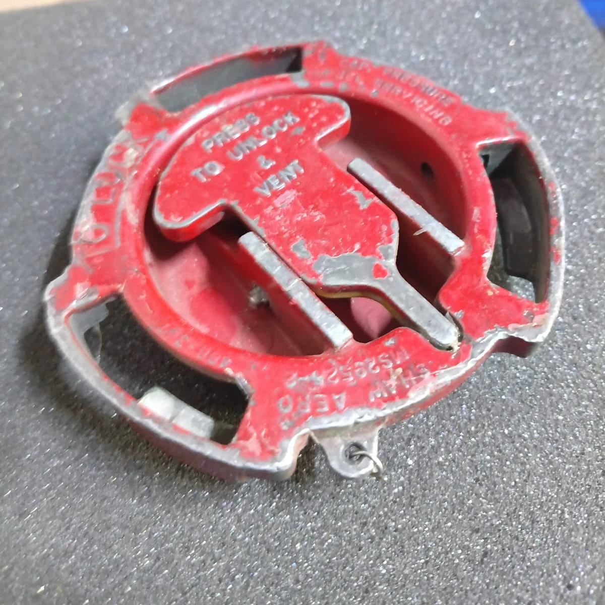 Pressure Fuel Servicing Cap MS29525-2