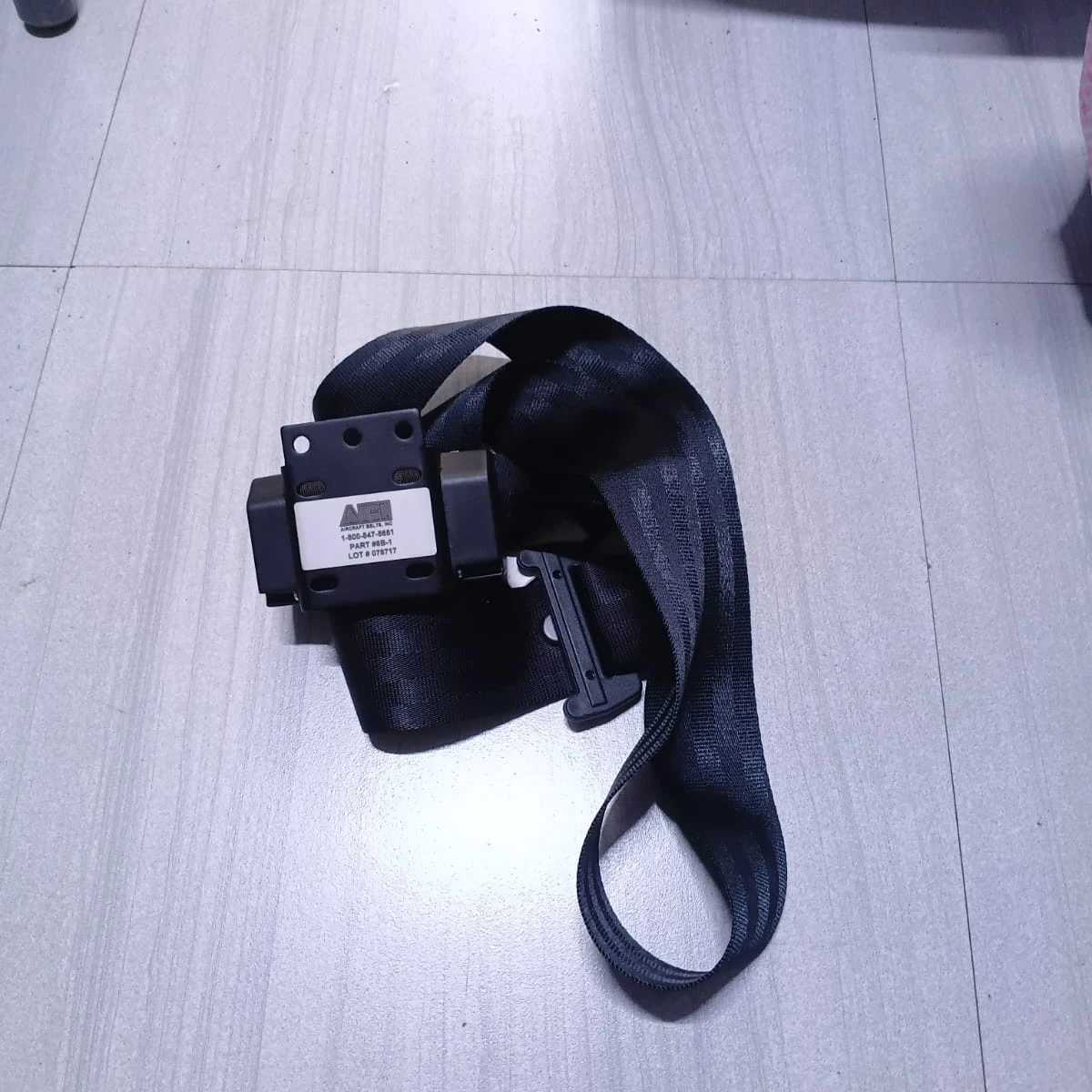 Seat Belt Assembly / Passenger Restraint 988-1