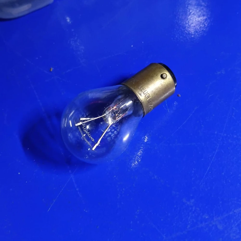 Dual-Filament Industrial Automotive Indicator Lamp 7K LEUC15/21W24V 