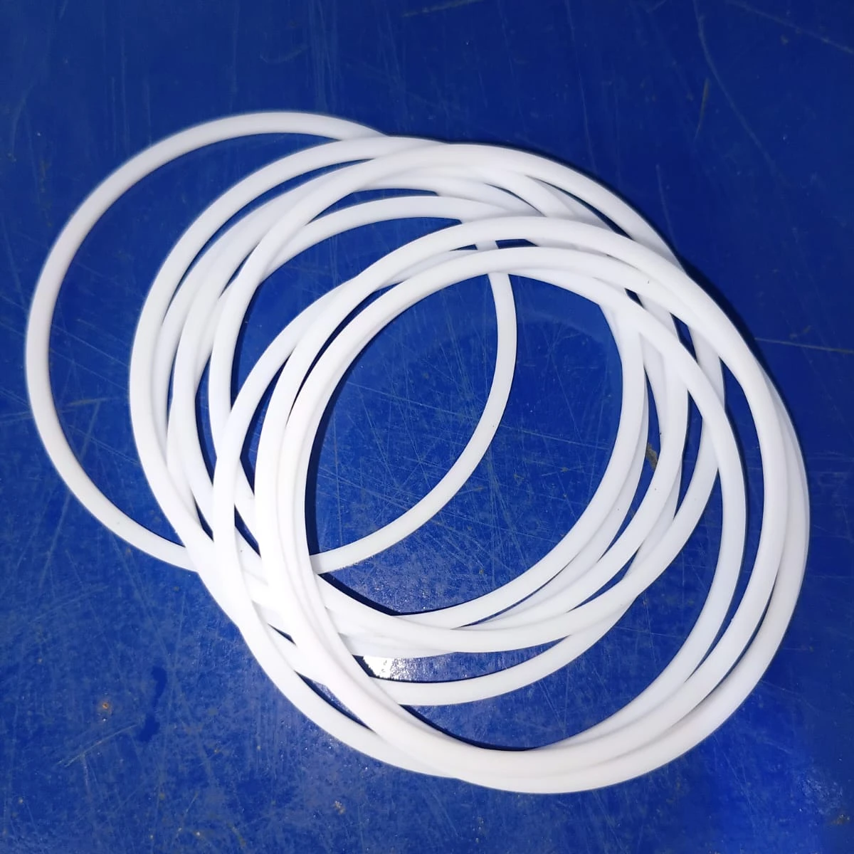 PTFE (Teflon) or silicone sealing rings MS28774-212