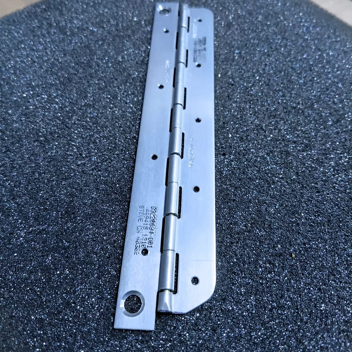 Continuous Hinge Assembly / Piano Hinge 83220084-001