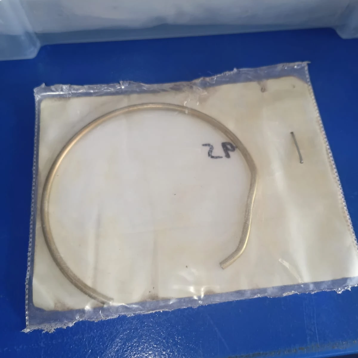 Round-wire retaining ring view 2