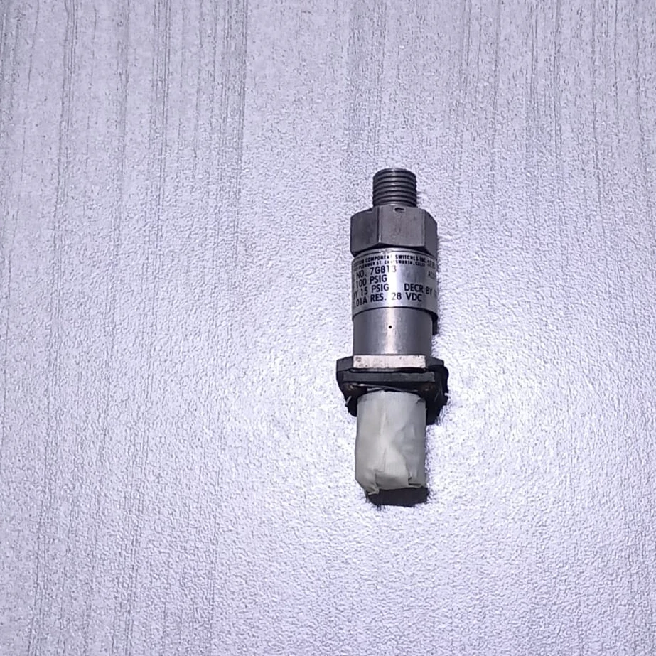 Aerospace Cylindrical Pressure Switch 7G811
