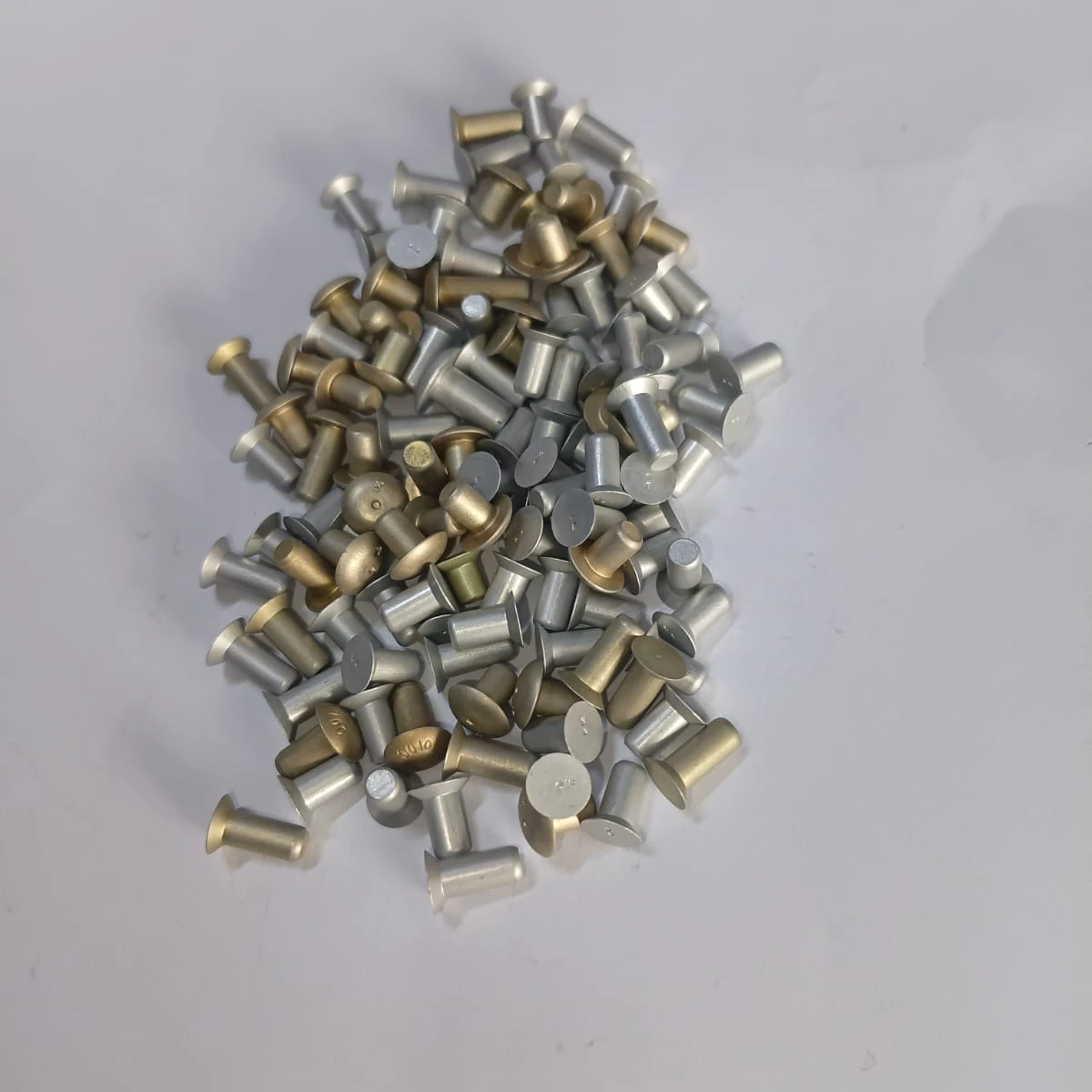 Aerospace Solid Rivet - 100° Countersunk Flush Head thumbnail