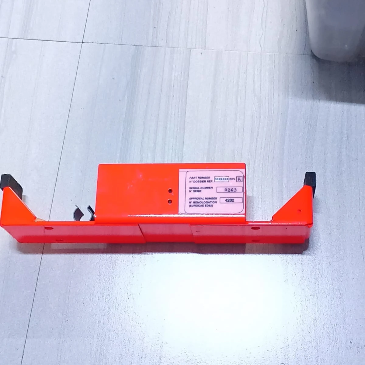  ELT Model A06 Automatic Transmitter Mounting Support 93 N 6068 REV A