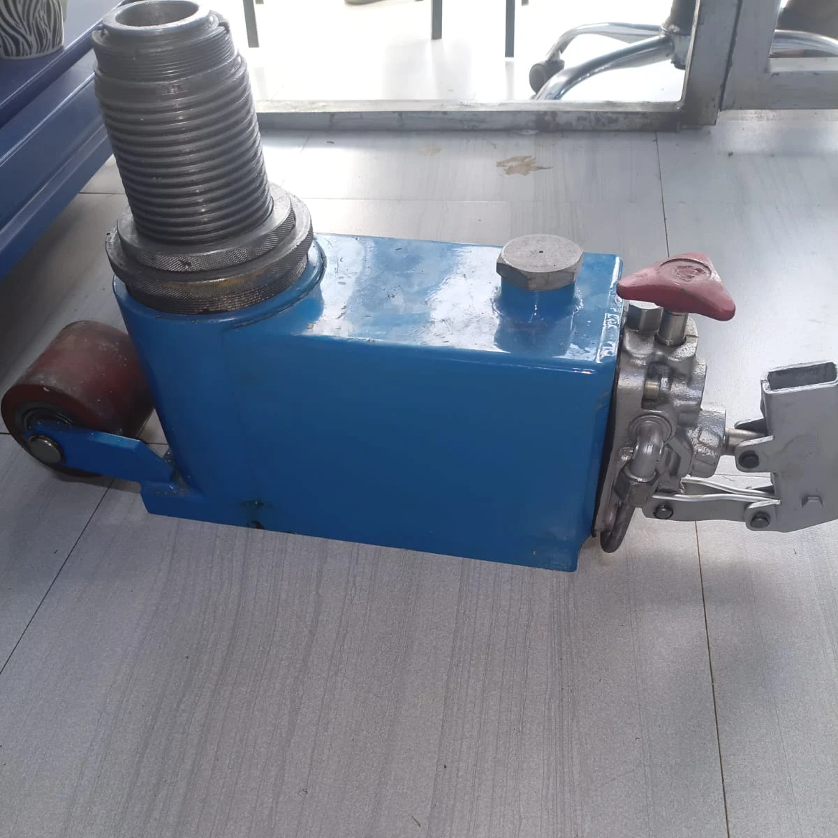 Hydraulic Aircraft Jack view 2