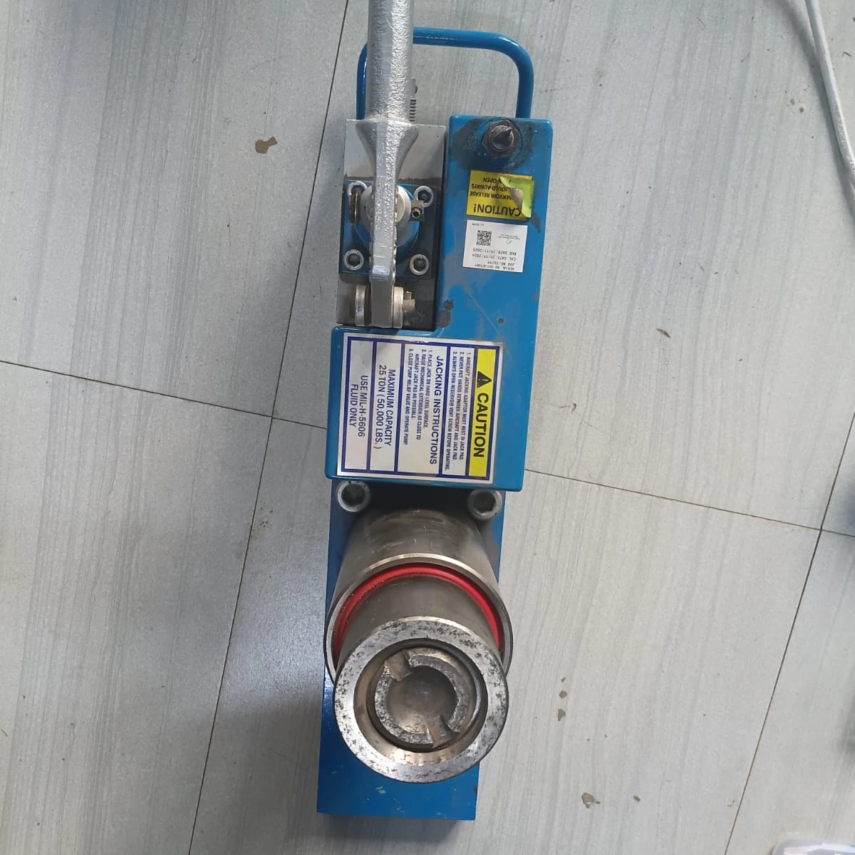 Hydraulic Aircraft Axle Jack view 2